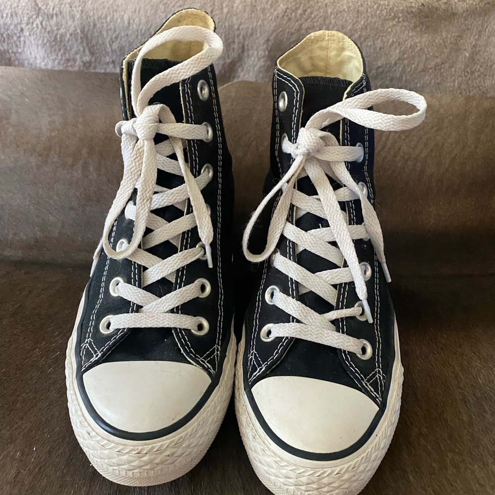 Black high top converse